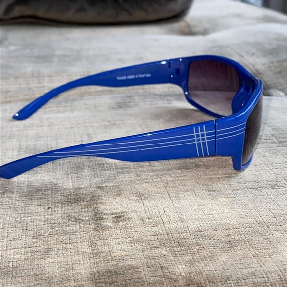 Children’s Place Sunglasses - Picture 7 of 7